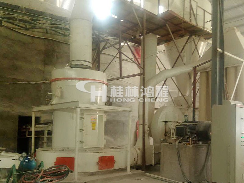 桂林鴻程鉀長石粉加工廠,小型鉀長石粉碎設(shè)備,磨鉀長石粉的機(jī)器 桂林鴻程鉀長石粉加工廠,小型鉀長石粉碎設(shè)備,磨鉀長石粉的機(jī)器