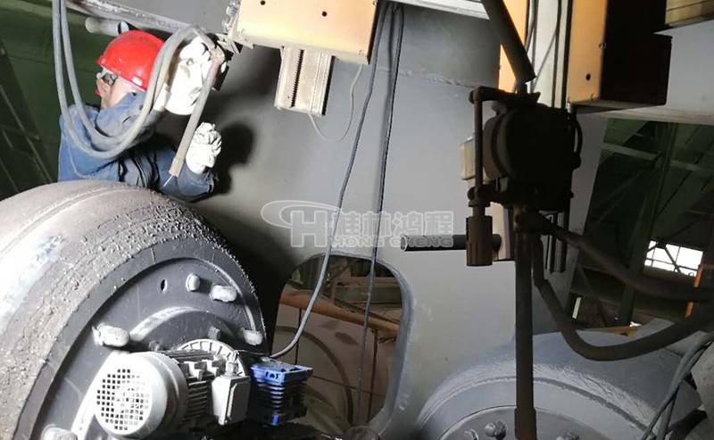 立磨磨輥在線堆焊修復(fù) 立磨磨輥在線堆焊修復(fù)