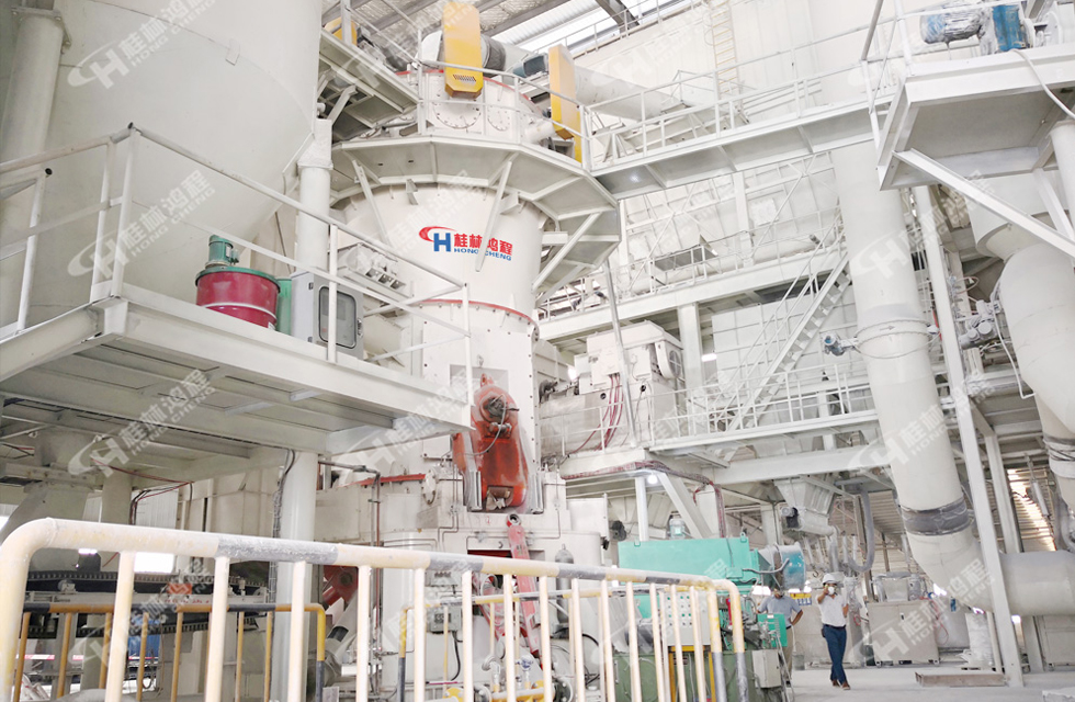 超細(xì)立式粉磨機(jī)  超細(xì)立式粉磨機(jī)