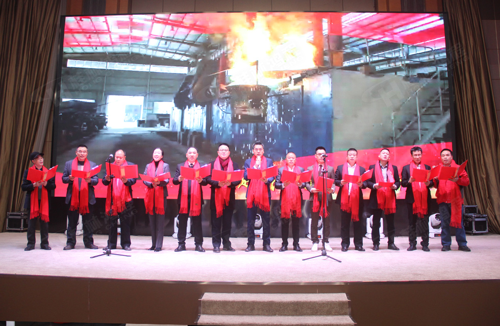 金牛辭舊歲,猛虎迎春來。搭著歡樂的時(shí)光列車,我們一起歡送碩果累累的2021年,迎來了嶄新的2022年。1月26日,我們歡聚一堂,在歡聲笑語、載歌載舞中迎接新春,“立足新鴻程開創(chuàng)新局面”桂林鴻程2021年年終總結(jié)表彰會(huì)由此開始! 金牛辭舊歲,猛虎迎春來。搭著歡樂的時(shí)光列車,我們一起歡送碩果累累的2021年,迎來了嶄新的2022年。1月26日,我們歡聚一堂,在歡聲笑語、載歌載舞中迎接新春,“立足新鴻程開創(chuàng)新局面”桂林鴻程2021年年終總結(jié)表彰會(huì)由此開始!