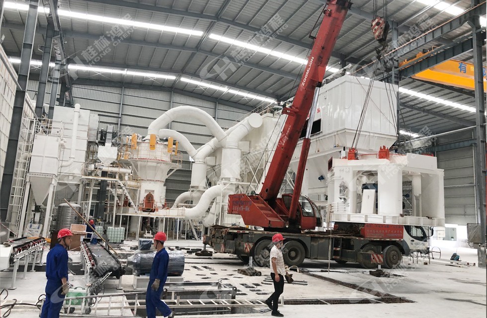 桂林鴻程兩條HLMX1300超細立磨生產線有序安裝中 桂林鴻程兩條HLMX1300超細立磨生產線有序安裝中